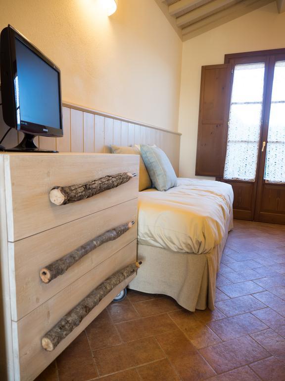 Resort Casale Le Torri Ponsacco Rum bild